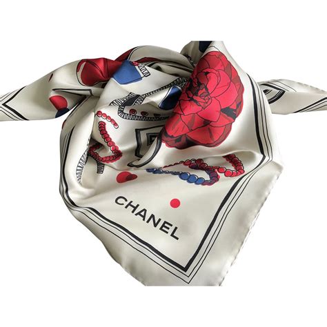 Foulards Chanel en Soie pour Femme 